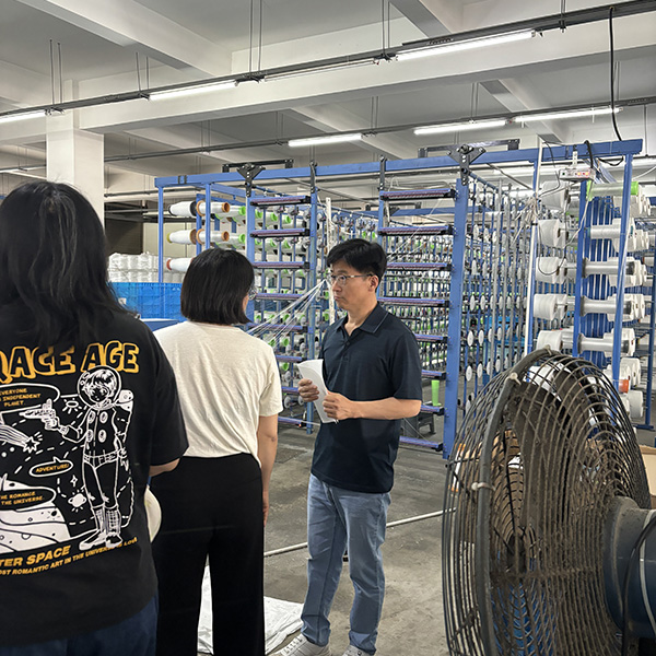 پارچه های فیلتر ویژه سفارشی برای مشتریان کره ای که از گیاه بازدید می کنند پارچه های فیلتر ویژه سفارشی برای مشتریان کره ای که از گیاه بازدید می کنند